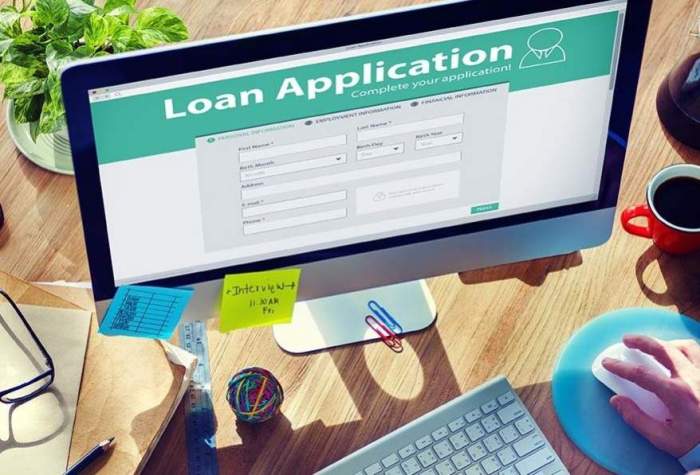 Pinjaman agunan besar sementara uang konvensional sebagian bank